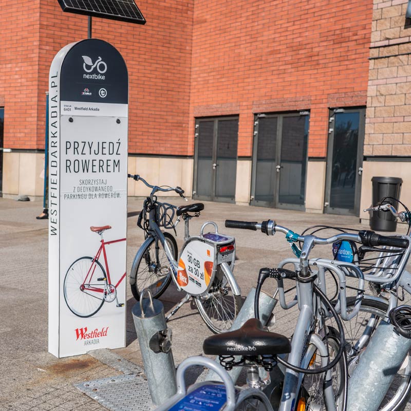 Pierwsza partnerska stacja rowerowa w Warszawie ma już osiem lat!