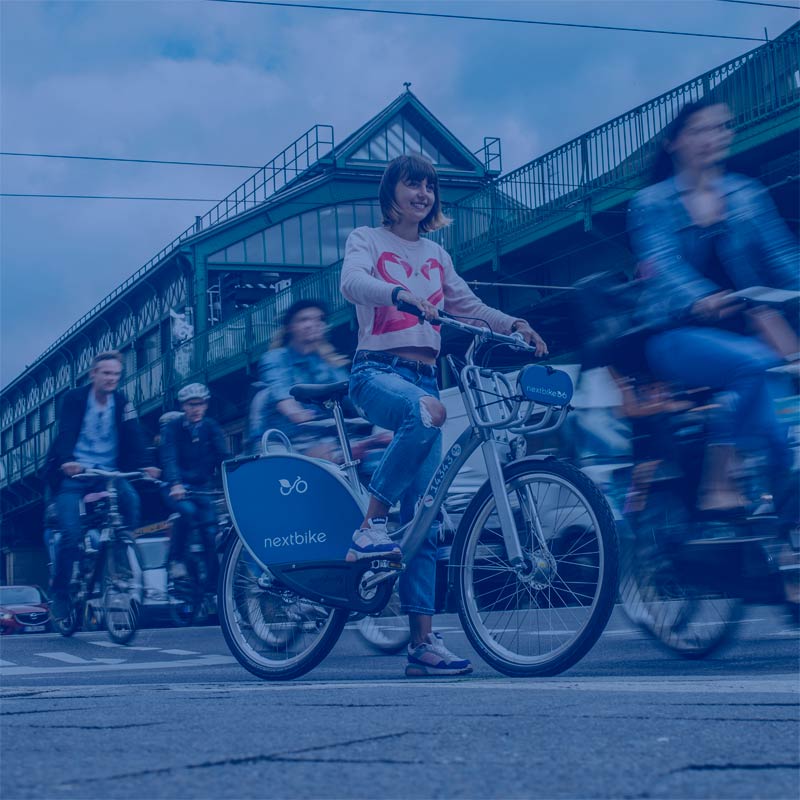 Rowerzyści miejscy rozkręcają się! Polacy korzystają z rowerów miejskich.