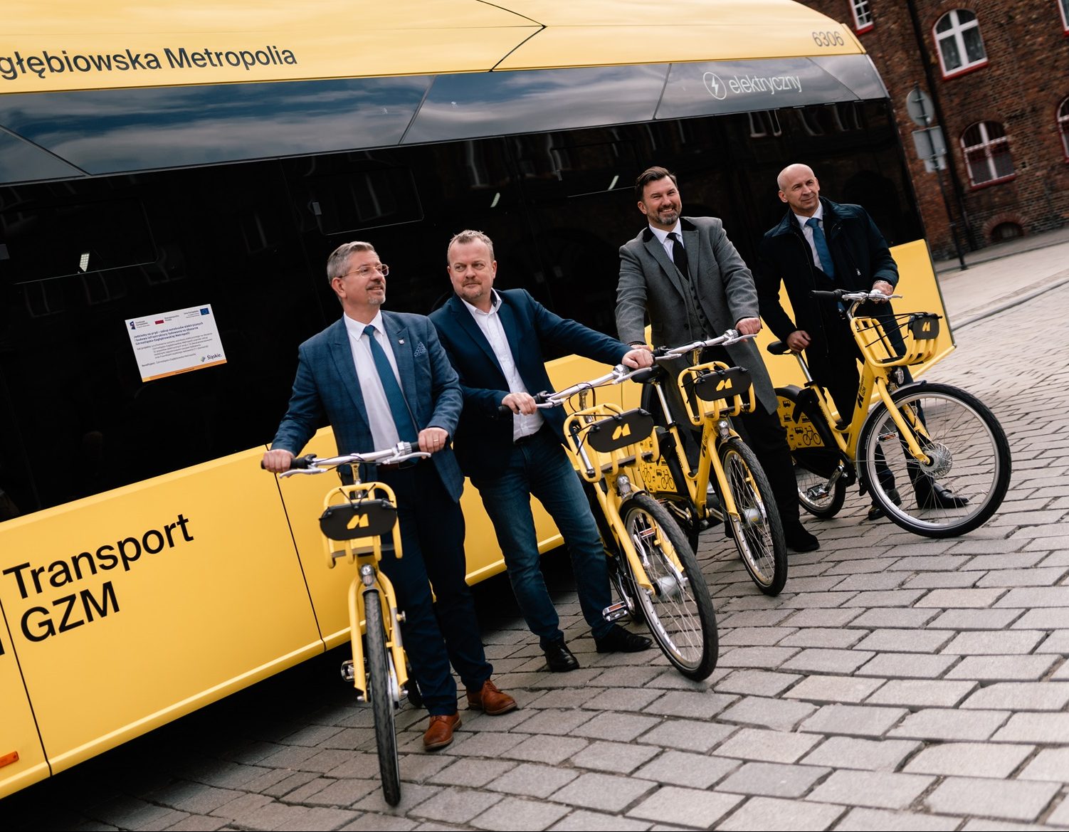 Metrorower wystartował. Największy w Polsce i trzeci w Europie system wypożyczalni miejskich rowerów już dostępny